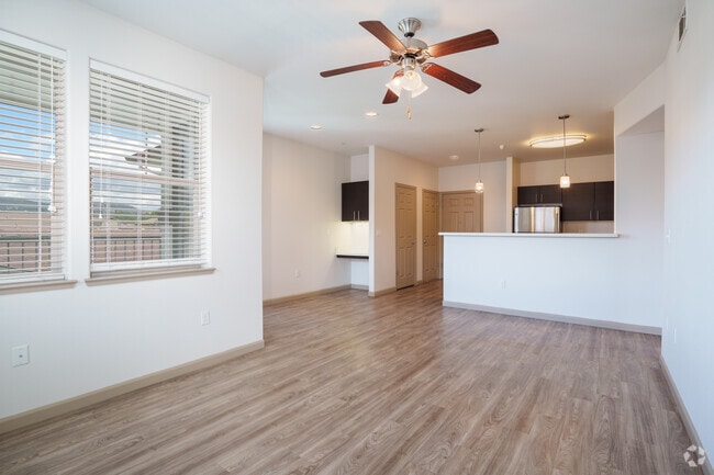 1BR, 1BA - 825SF - Calistoga - Living Room - Alexander Crossing