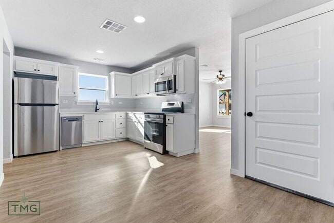 Building Photo - Fully Updated 2 Bedroom Duplex in Convenient Broken Arrow Location