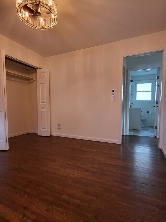 Sala de estar - 1512A Sweetbriar Ave Unidad A