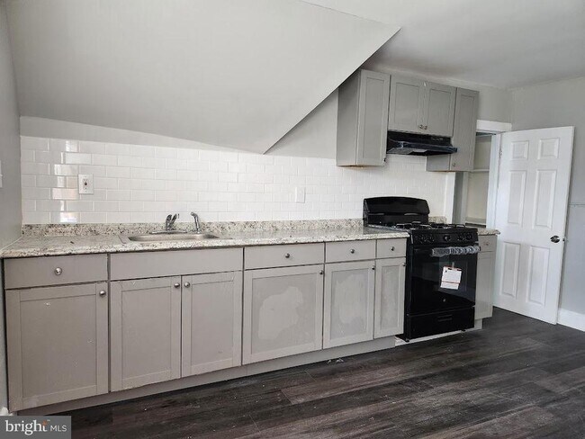 Photo - 108 New Broadway