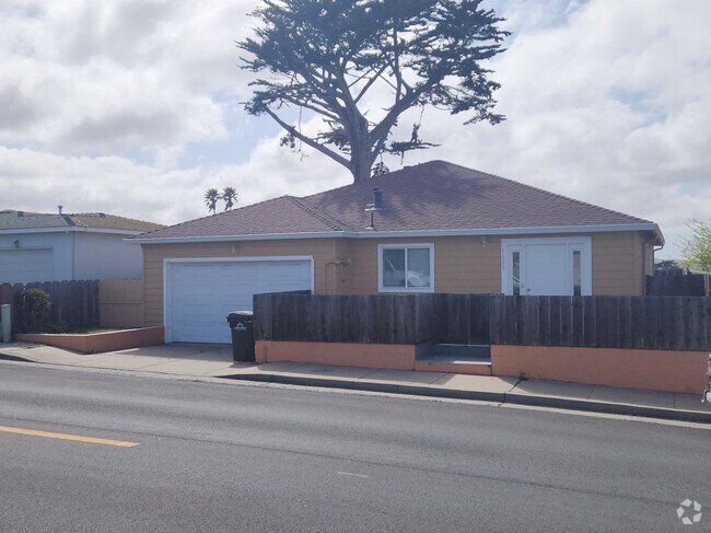 Building Photo - 1605 Flores St Rental