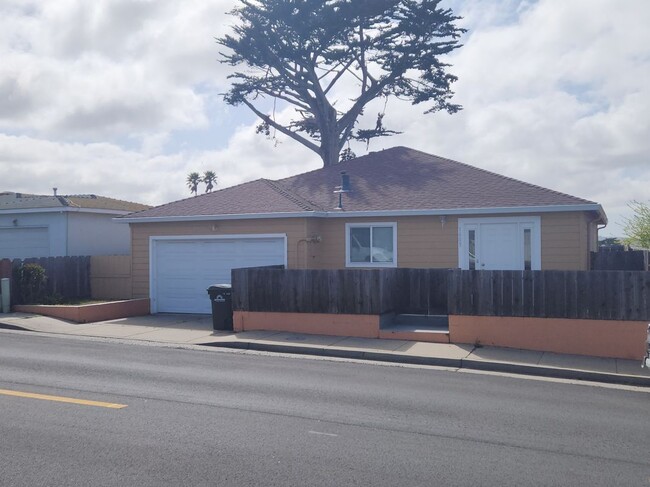 Photo - 1605 Flores St House