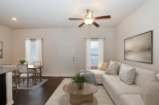 Photo - 1010 Highwood Ln