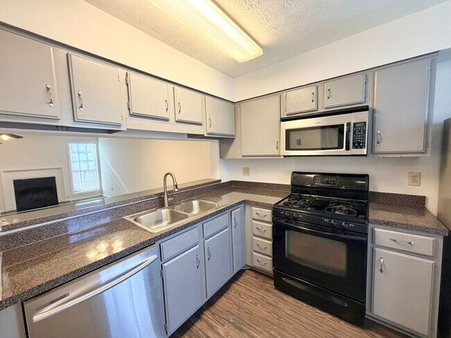 Photo - Gorgeous Doraville 2 Bed-2.5 Bath Townhouse, Roommate Floor plan!