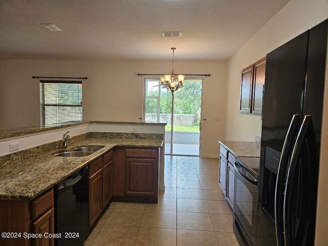 Photo - 3335 Burdock Ave