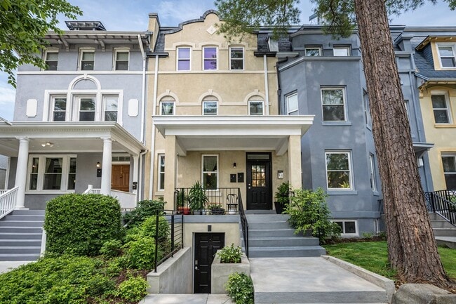 Photo - 727 Quebec Pl NW