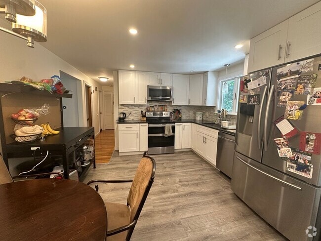 Building Photo - Spacious Single-Family Home for Rent - Lau...