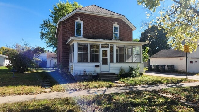 Building Photo - ds1233 Unit 1233