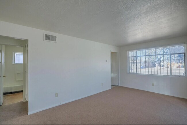 Photo - 3516 Crest Ave SE Apartamento