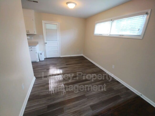 Photo - 727 Oakgrove Dr