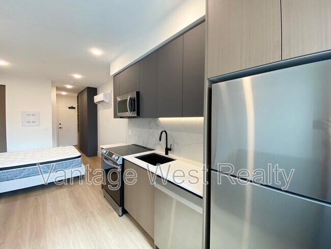 Photo - 720-720 K. L. O. Rd