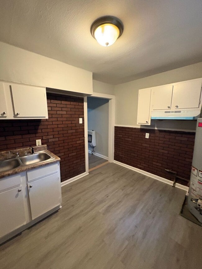Photo - Charming 1 Bed / 1 Bath Duplex in Memphis – Convenient & Affordable Living