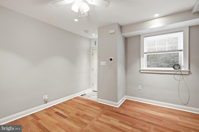 Photo - 953 N Randolph St