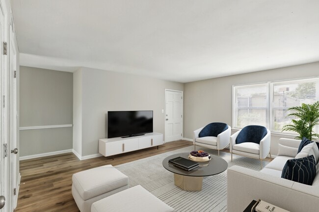 Living Area - Magnolia Place Apartments