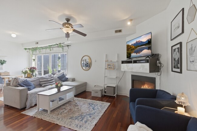 Photo - 2158 W Grand Ave Unit 501