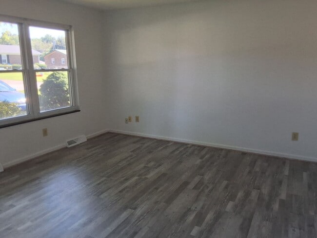 Photo - 111 Cherrywood Dr