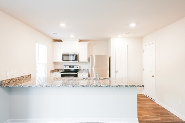 Photo - 2135 Southlea Dr