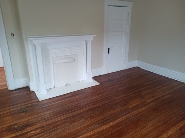 Photo - 813 4th St Unit 813Fourth Street (upstairs apartment)
