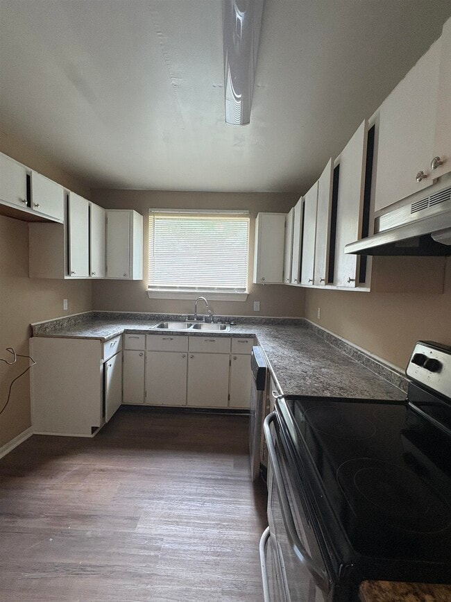 Building Photo - 1931 Faulk Dr Rental