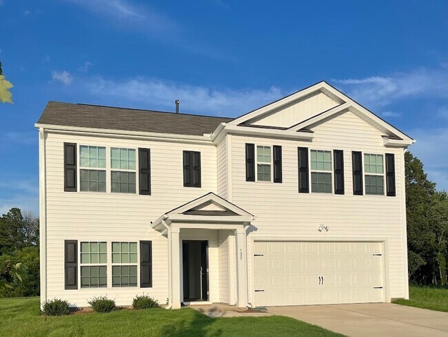 5 Bedroom Single Family Home in Clayton - 5 Bedroom Single Family Home in Clayton
