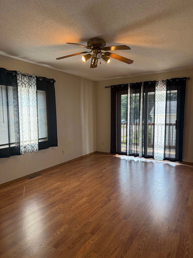 Photo - 301 N Beaumont Rd