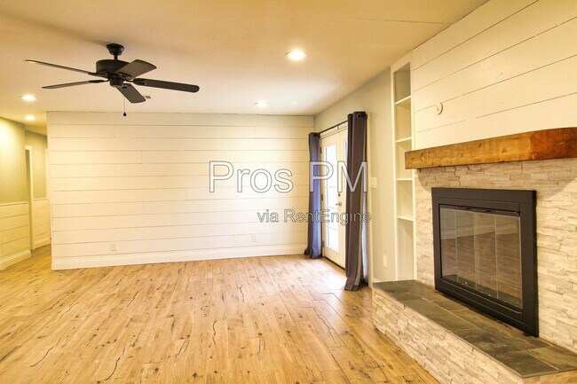 Photo - 106 Joyce Dr