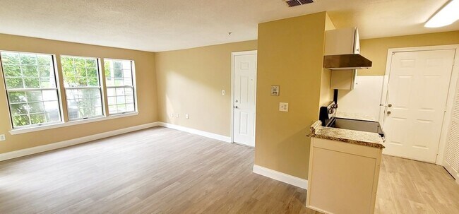 Photo - 2 Squire Ct Unidad 3