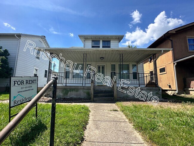 Spacious 4 bedroom home - Spacious 4 bedroom home