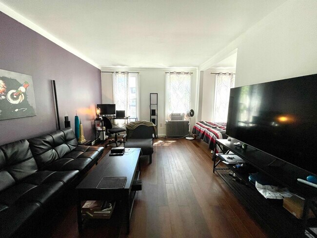 Building Photo - 68 Jefferson Ave Unit 2