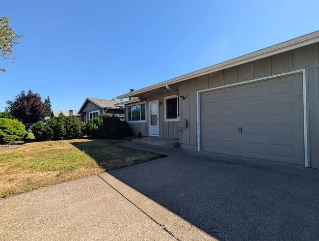 Photo - Newly Remodeled 2-Bedroom, 1-Bath Duplex in Thurston Area of Springfield!