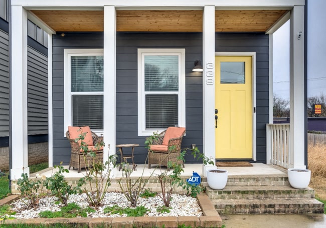 Photo - 338 Vivelle Ave