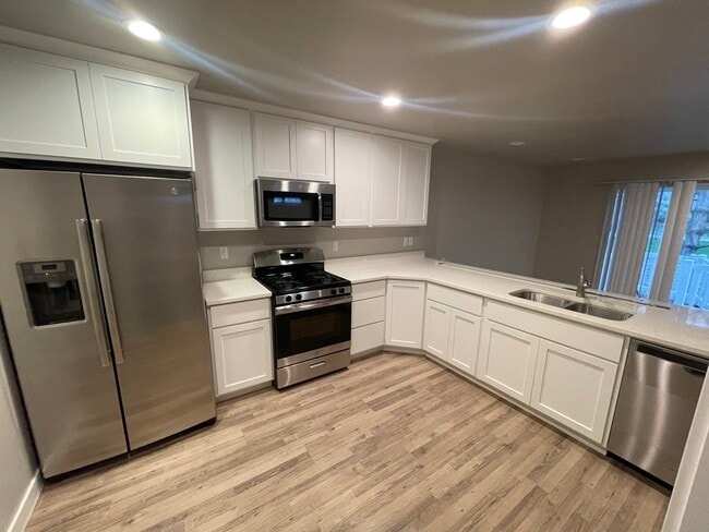 Photo - 1138 1740 W