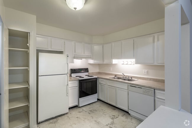 2HAB, 1.5BA - Apartamento 5 - 1118 ft² - Elizabeth Lake Estates