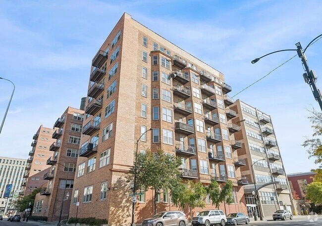 Building Photo - 500 S Clinton St Rental