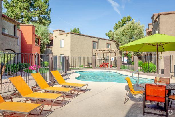 Poolside Relaxing Area - Glen Oaks Apartments