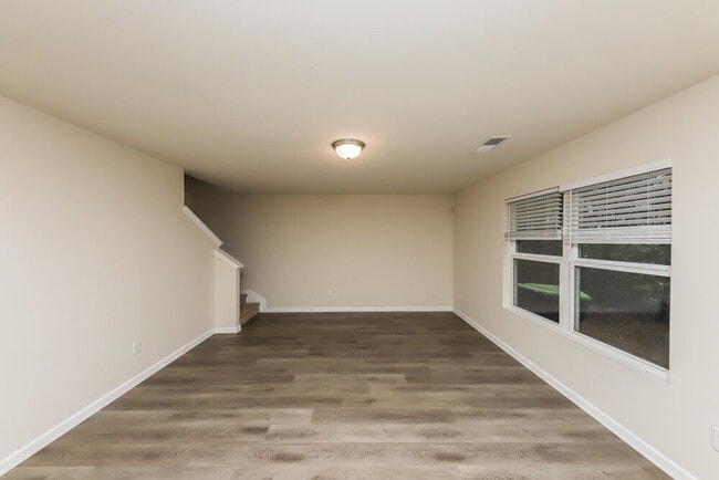 Photo - 329 Freeman Cir