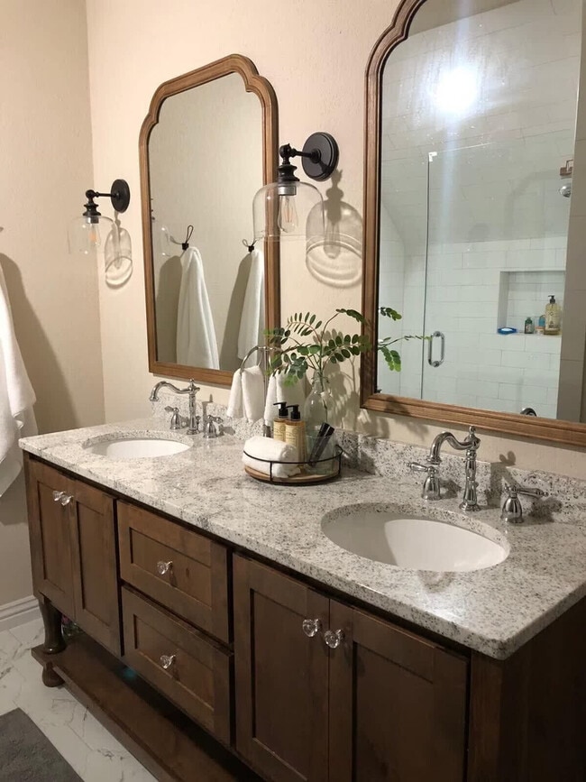 Photo - 403 N Madison St Unit SI ID1520959P