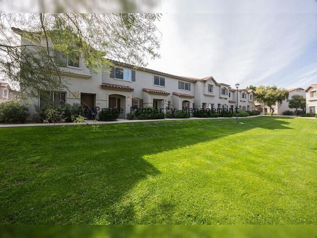 Photo - 1961 N Hartford St