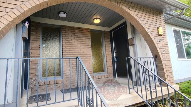 Photo - Remodeled 3 Bd 2 Ba Duplex Above Foothill