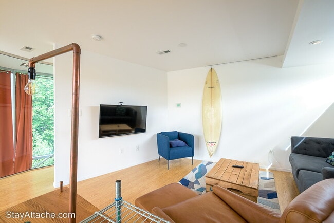 Fully Furnished Contemporary Residence in the Heart of Arlington