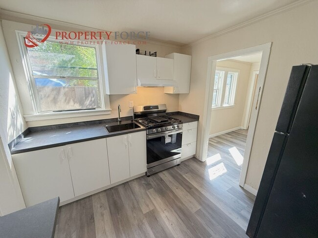 Building Photo - UPGRADED 1 BED 1 BATH  - OFFERED BY PROPER... Unit 2 Rental