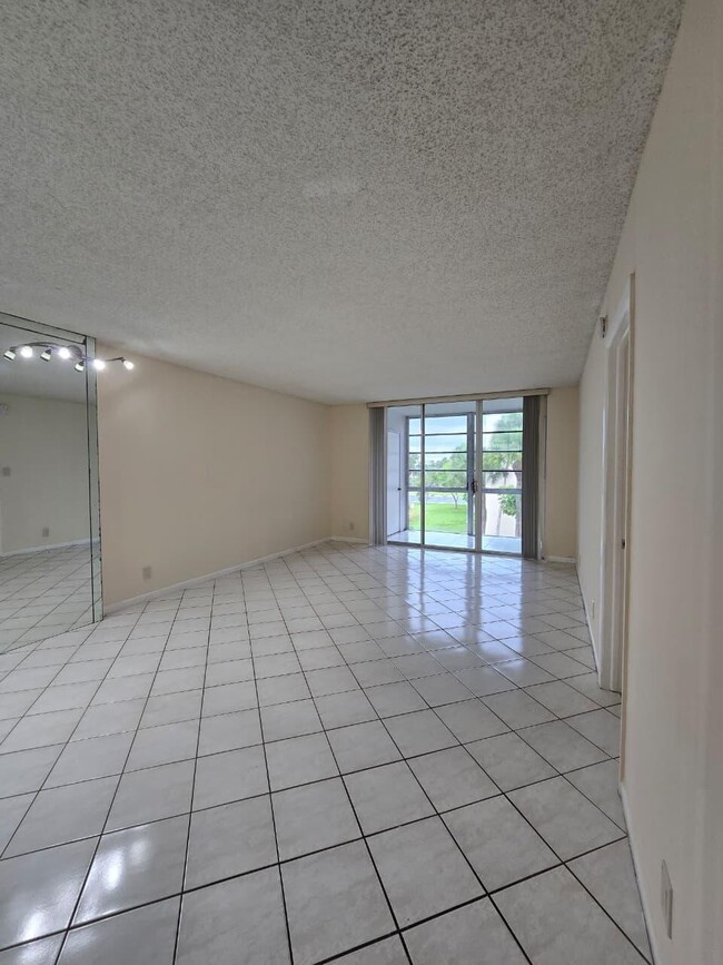 Building Photo - 3141 NW 47th Terrace Unit 326
