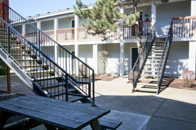 Building Photo - Garden Level 1 Bdr w/ Private Patio Ready Now! Unit H1