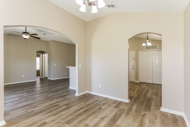 Photo - 1448 Seawolf Trail N