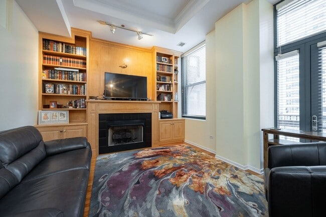 Photo - 208 W Washington St