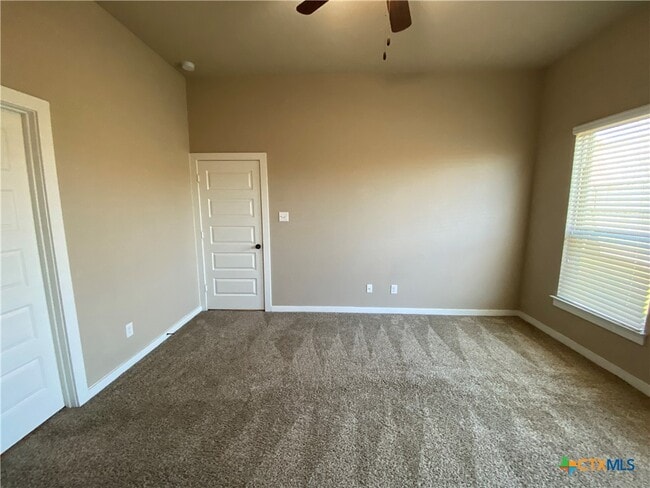 Building Photo - 2213 Avery Village