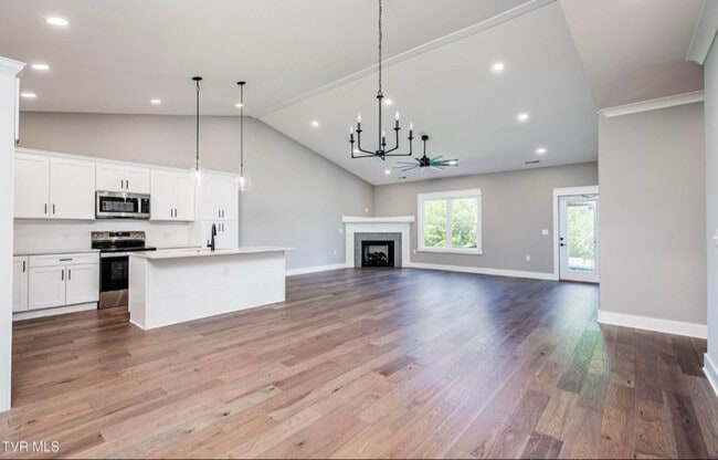 Photo - 609 Bittersweet Trl