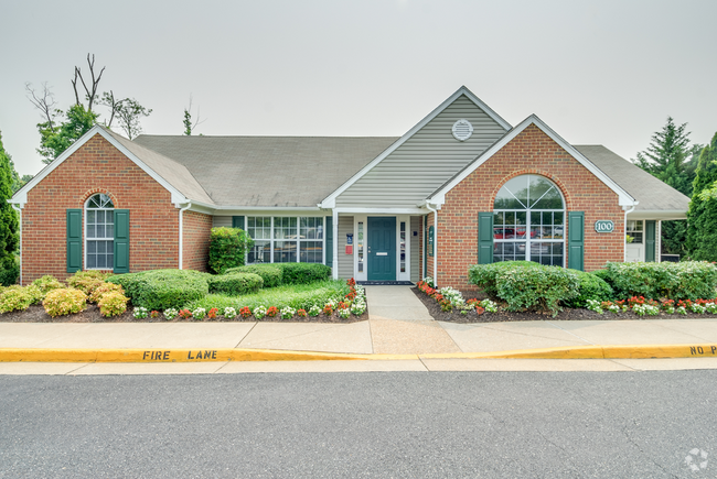 Building Photo - Crestview Apartments