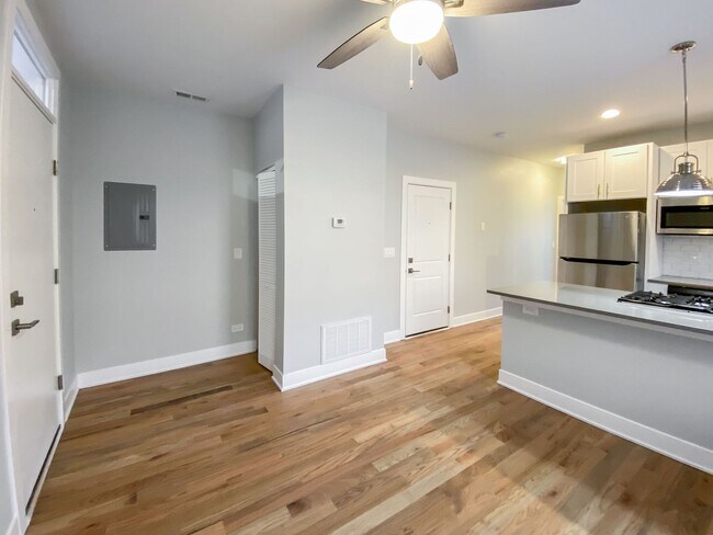 Photo - 350 W Dickens Ave Unit 2105-03