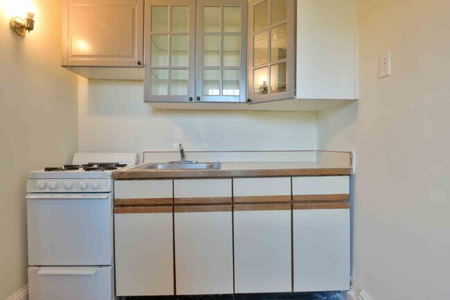 Photo - 1803 19th St NW Unit 9